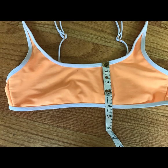cute retro looking swim top - Picture 4 of 5